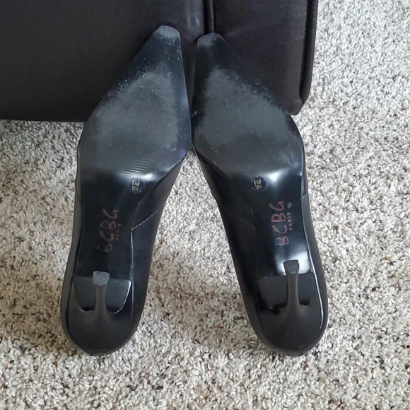 BCBG 8 1/2 black heels - Picture 5 of 11